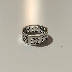 Retired Four Seasons James Avery Ring (size 9)